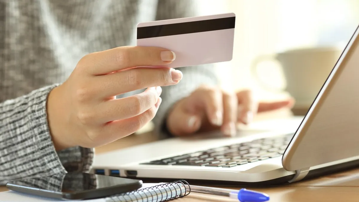 Przelewy pod lupą fiskusa. Takie transakcje bank musi zgłosić od razu