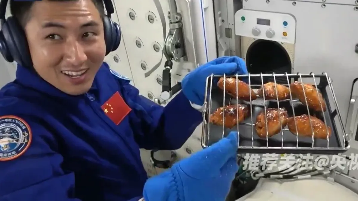 To się nazywa kosmiczne jedzenie! Chiński piekarnik czyni cuda