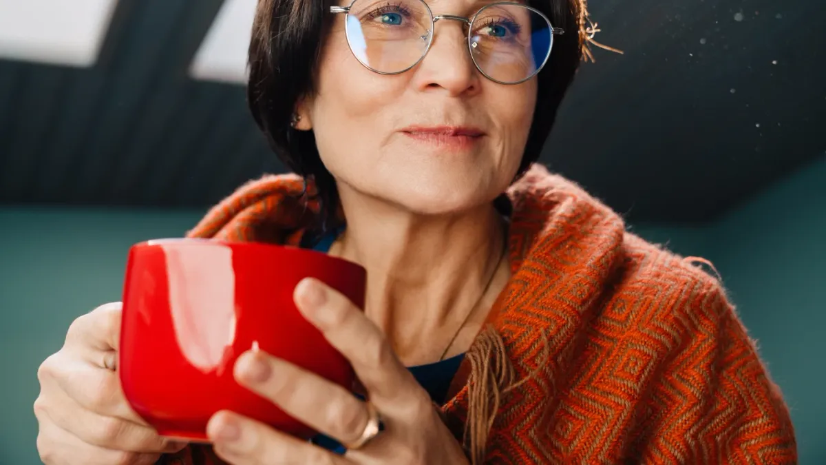 Wypłukuje magnez, podnosi ciśnienie, obciąża serce? Nieprawda. Ale pij rano