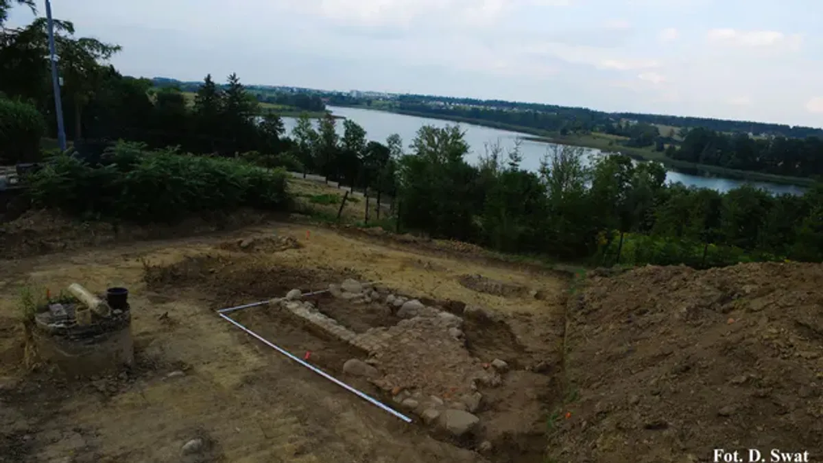 Odkrycie archeologiczne pod Olsztynem. Odsłonięto fragmenty murów