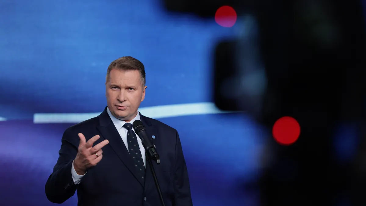 Spór w PiS o politykę wobec Ukrainy: słabnie pozycja Czarnka