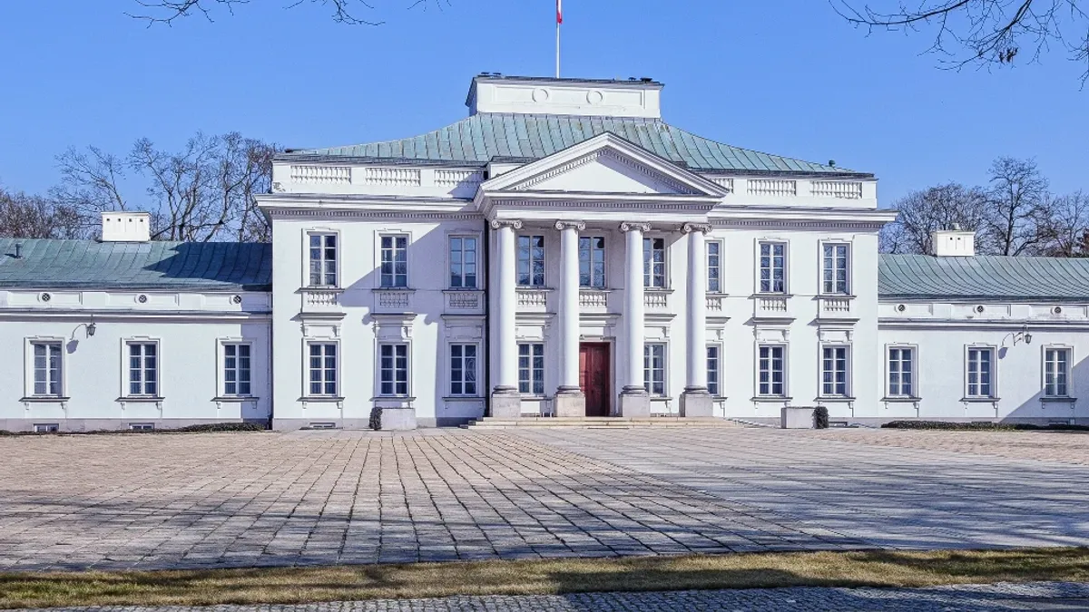 Dron nad budynkami rządu i Belwederem. Przesłuchano osoby sterujące dronem