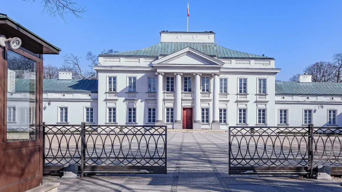 Co dron robił na Belwederem? Nieoficjalne ustalenia mówią niepolitycznym kontekście