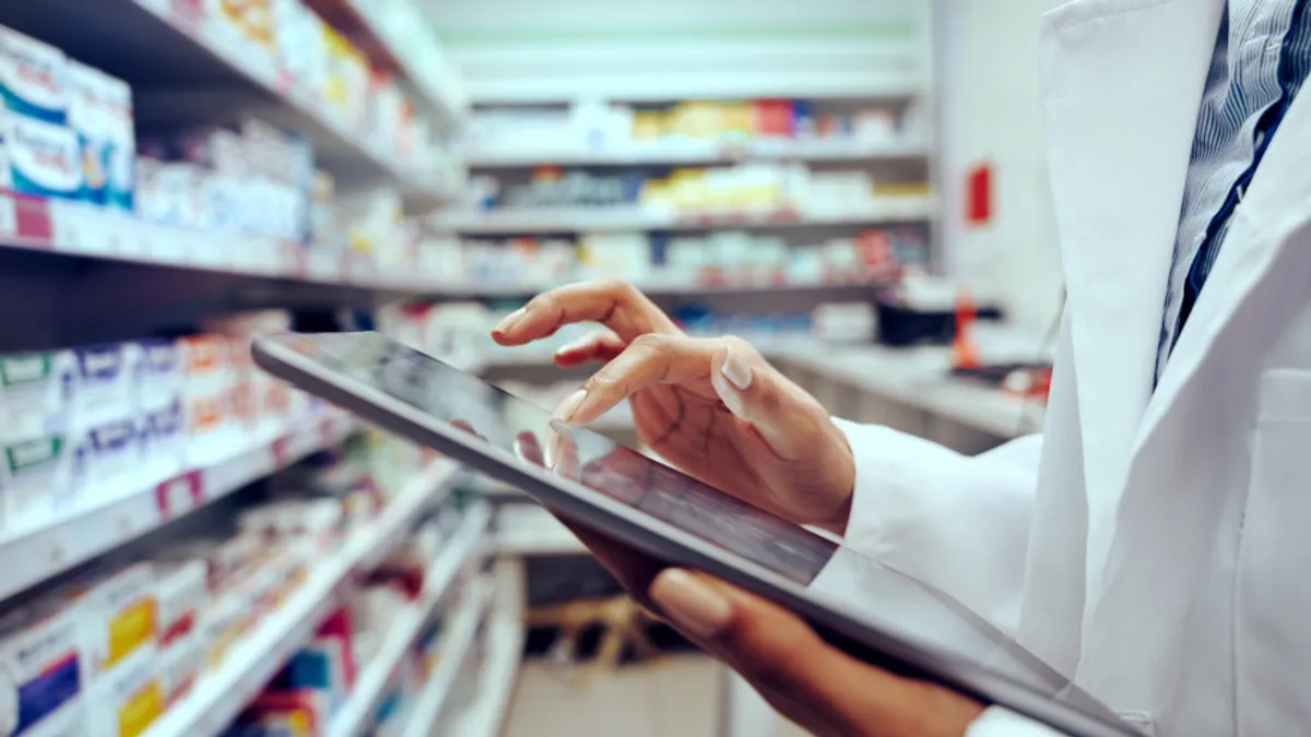 Zakaz we wszystkich aptekach. Pilny komunikat GIF