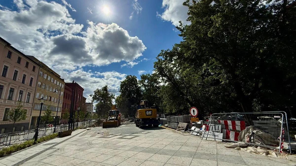 Pomnik na Placu Wolności w Bydgoszczy rozebrany; kiedy zakończy się remont