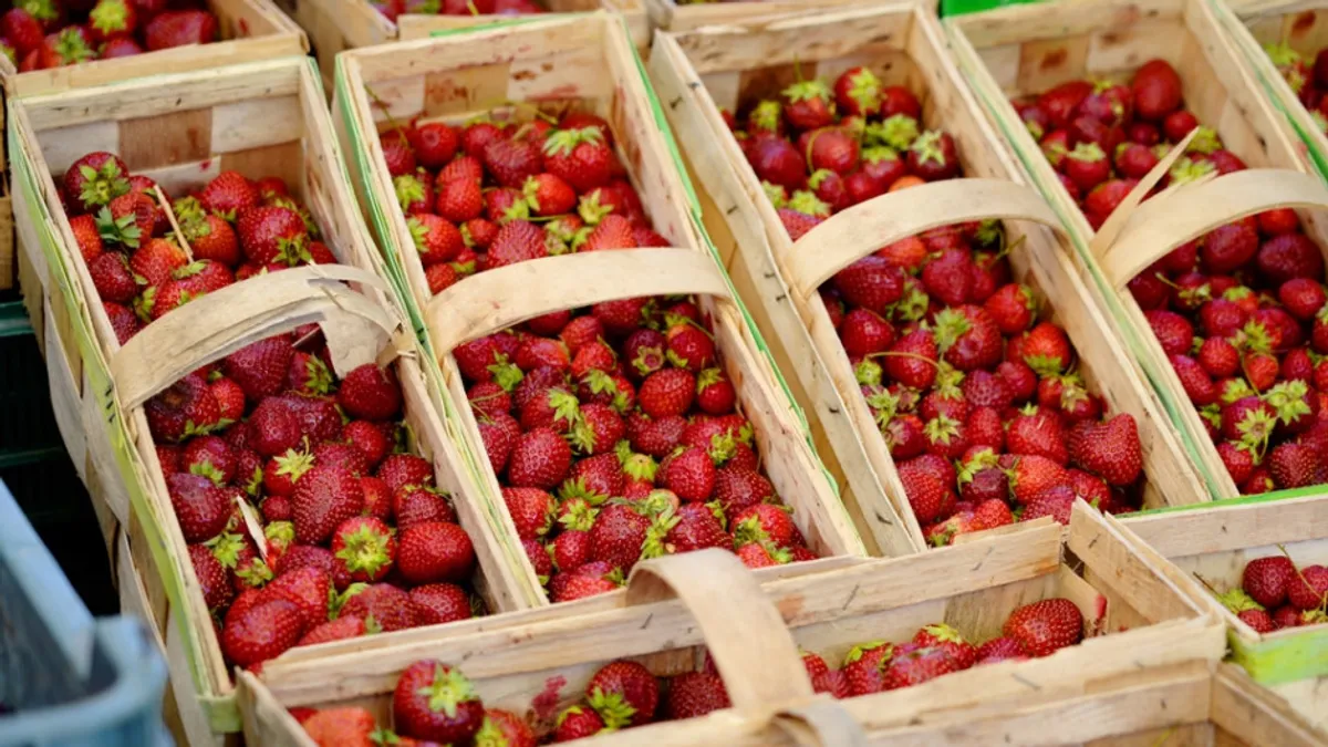 Sezonowe oszustwa na bazarach związane z niepolską żywnością