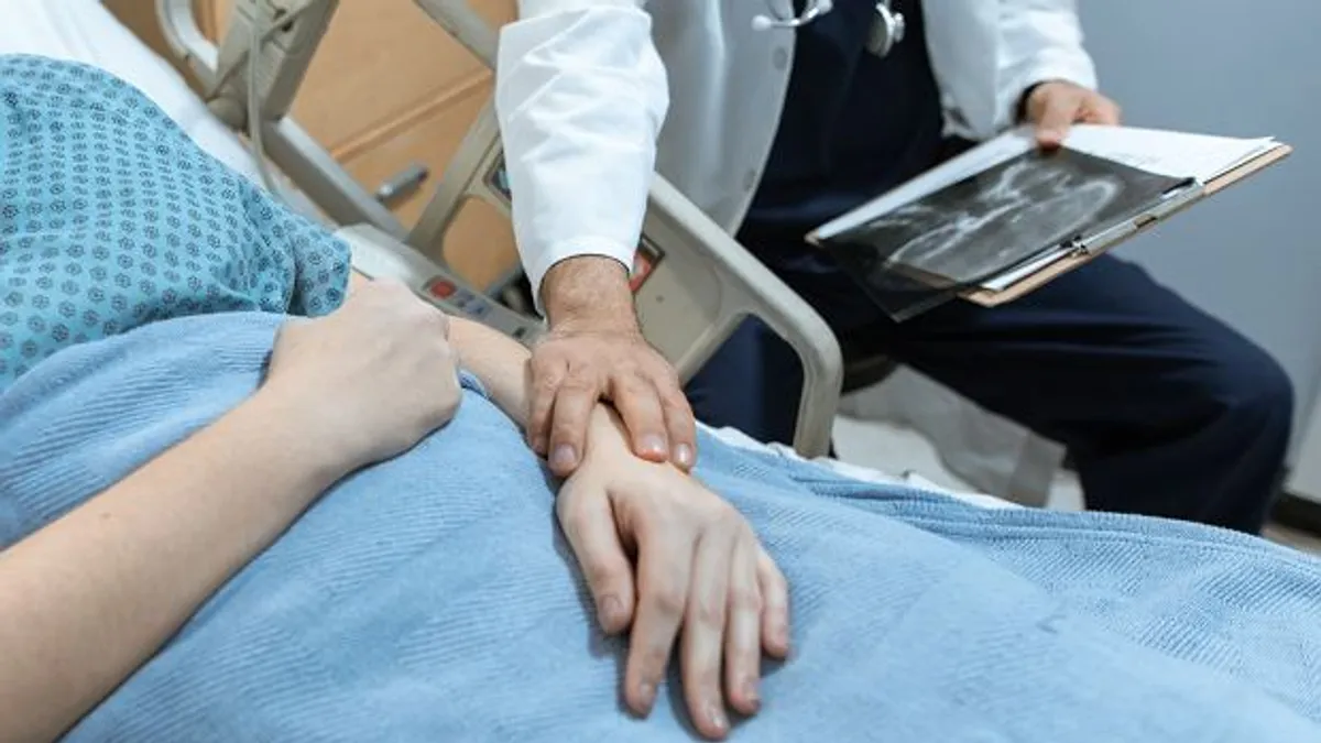 Młodsze osoby częściej dostają diagnozę raka; możliwa przyczyna: biologiczna starość