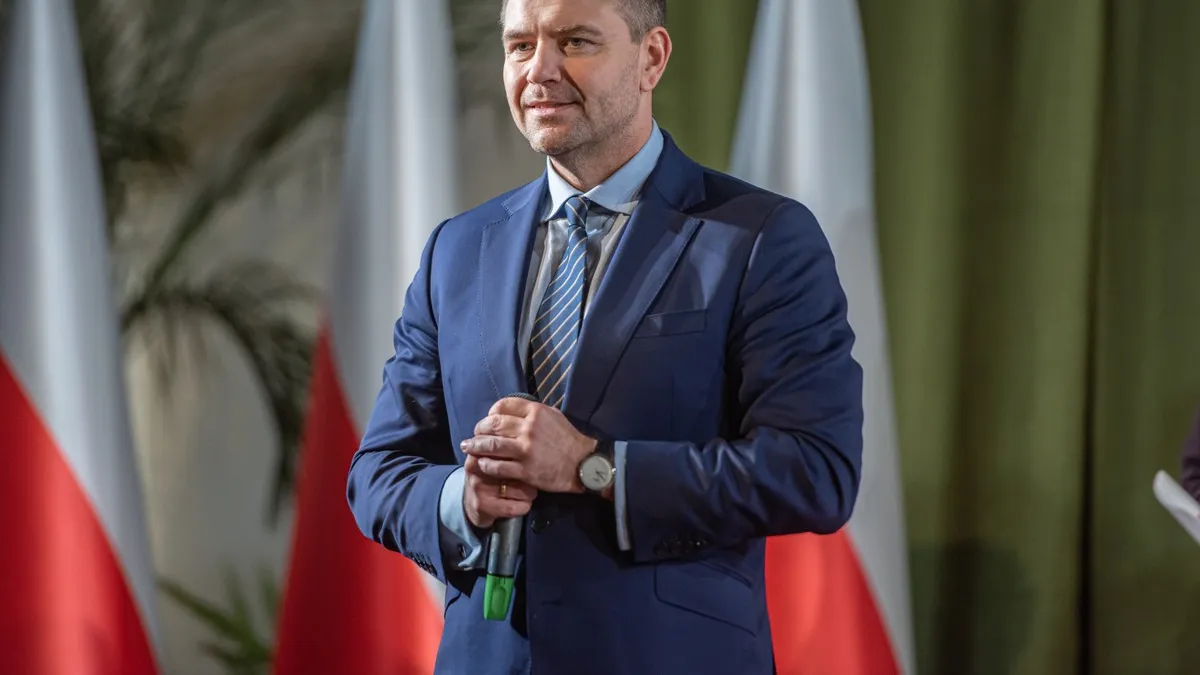 Karol Nawrocki opowiedział o ojcu. "Przez kilka lat go nie widziałem"