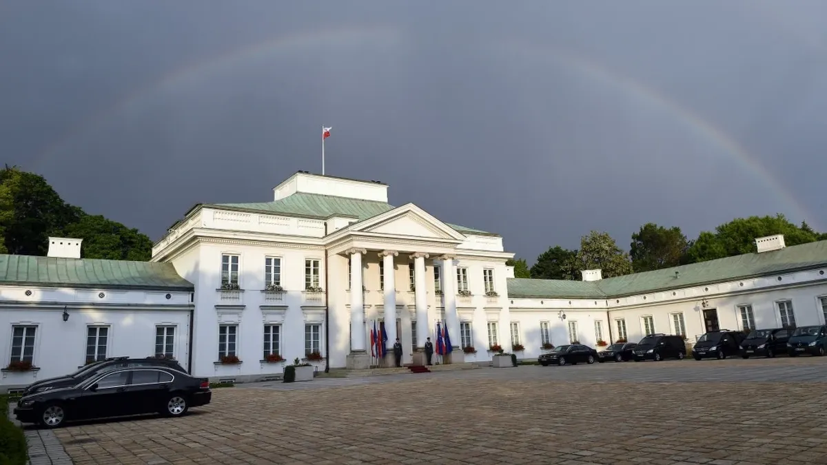 Dron nad Belwederem. Zdumiewające wyniki raportu ws. powielania przez polskich internautów rosyjskiej narracji